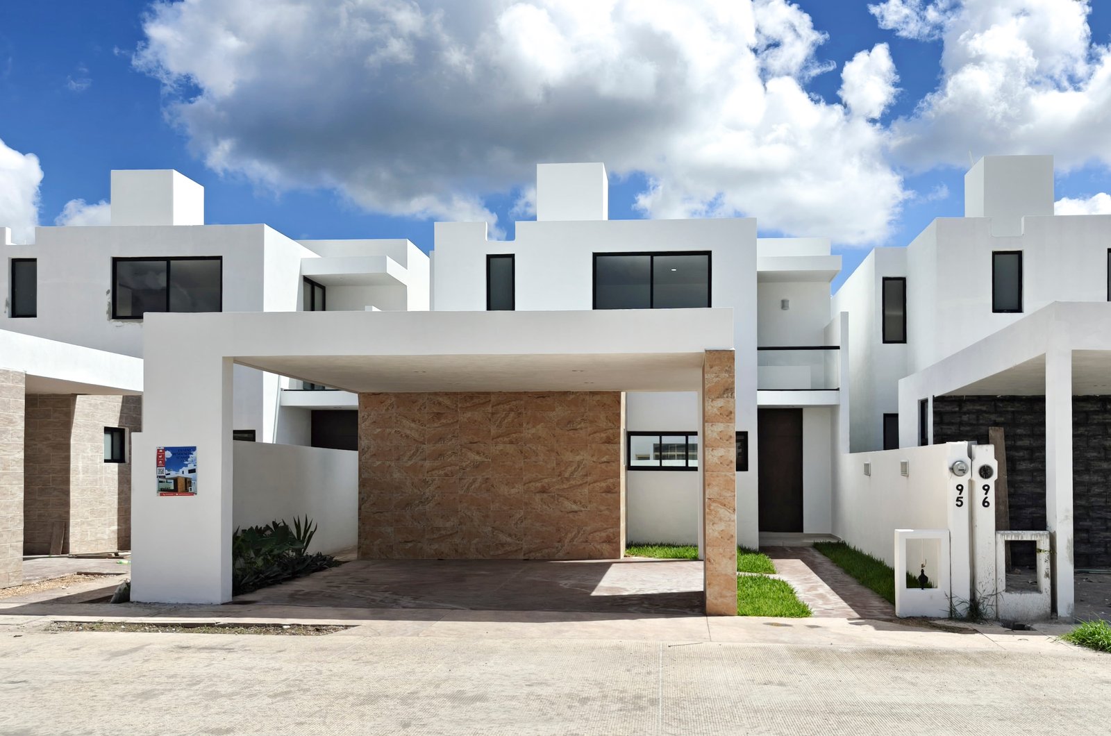 1924-Casa-en-venta-en-Merida-Lucciana-Residencial-Recamara-en-planta-baja-alberca (7).jpg
